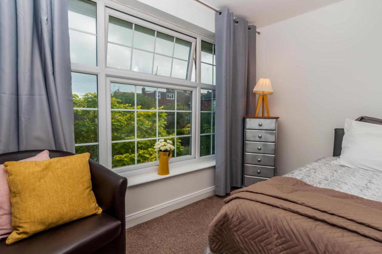 2 Bed Apartment-5 Guests - Business-Relocation-Parking - The Brighton Short Stay & Serviced Apartments ภายนอก รูปภาพ